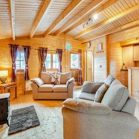 Lochinvar - Clydesdale Log Cabin With Hot Tub Airdrie Luaran gambar