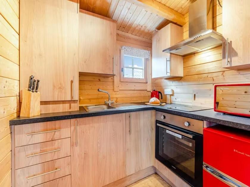 Lochinvar - Clydesdale Log Cabin With Hot Tub Airdrie Luaran gambar