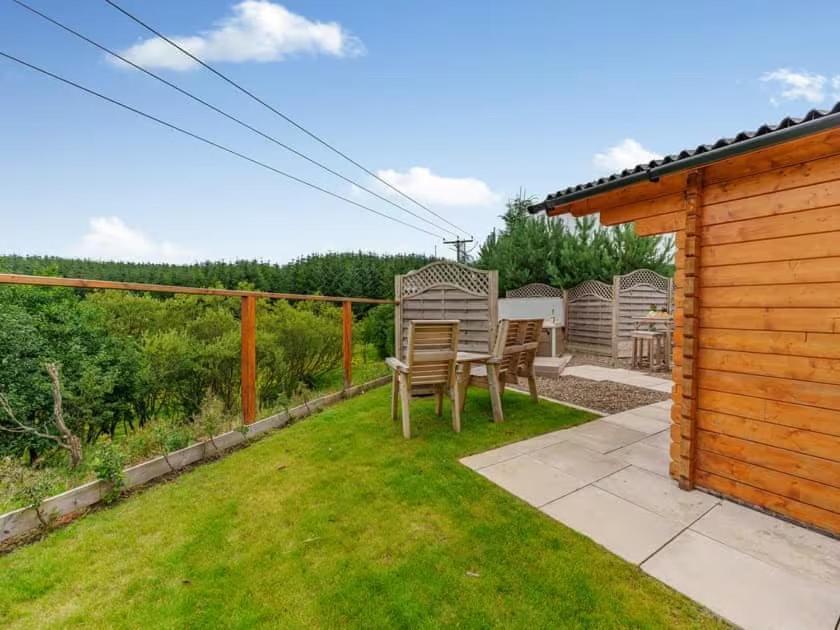 Lochinvar - Clydesdale Log Cabin With Hot Tub Airdrie Luaran gambar